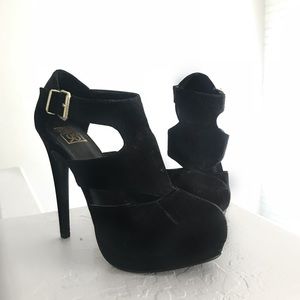Black heels size 7.5
